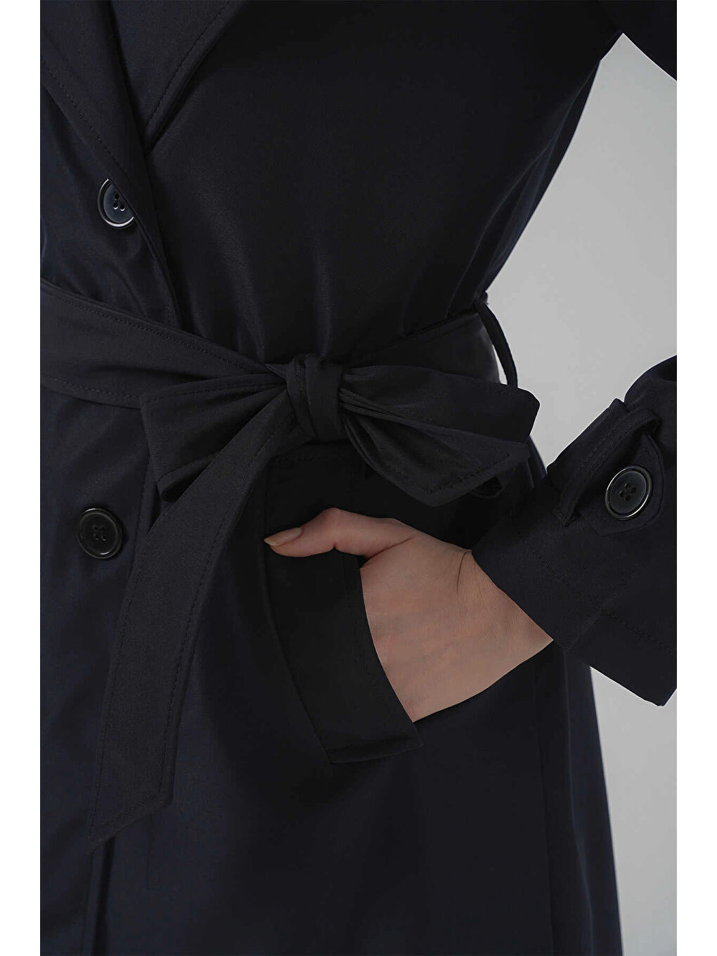 Kadın Lacivert Kruvaze Yaka Kuşaklı Astarlı Trençkot HZL25W-BD159181-3