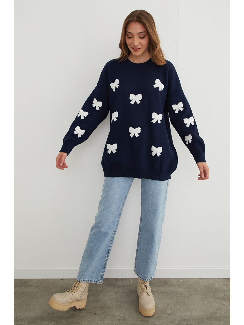 Lacivert Kurdele Nakışlı Bisiklet Yaka Oversize Triko Kazak-2