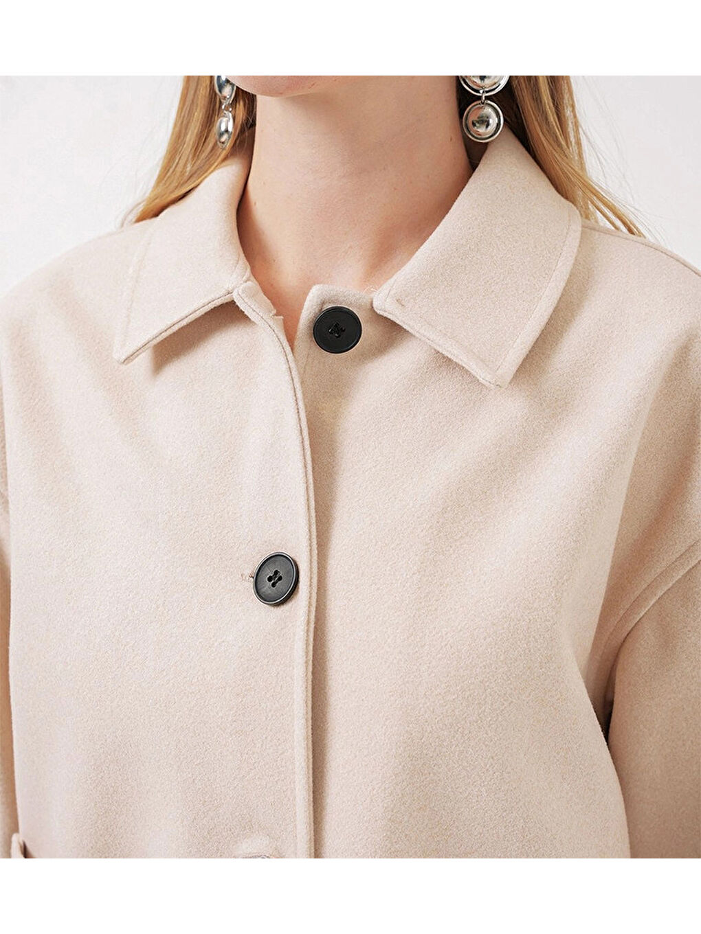 Ekru Kadın Krem Düğmeli Cepli Kısa Kaşe Ceket HZL25W-BD107131-2