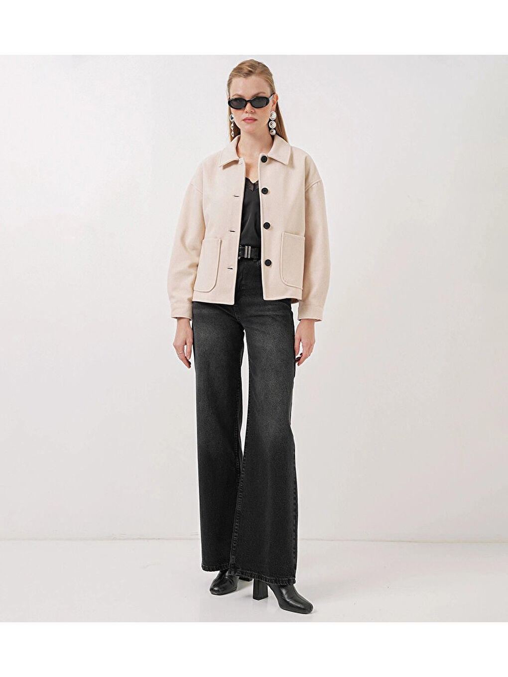 Ekru Kadın Krem Düğmeli Cepli Kısa Kaşe Ceket HZL25W-BD107131-3