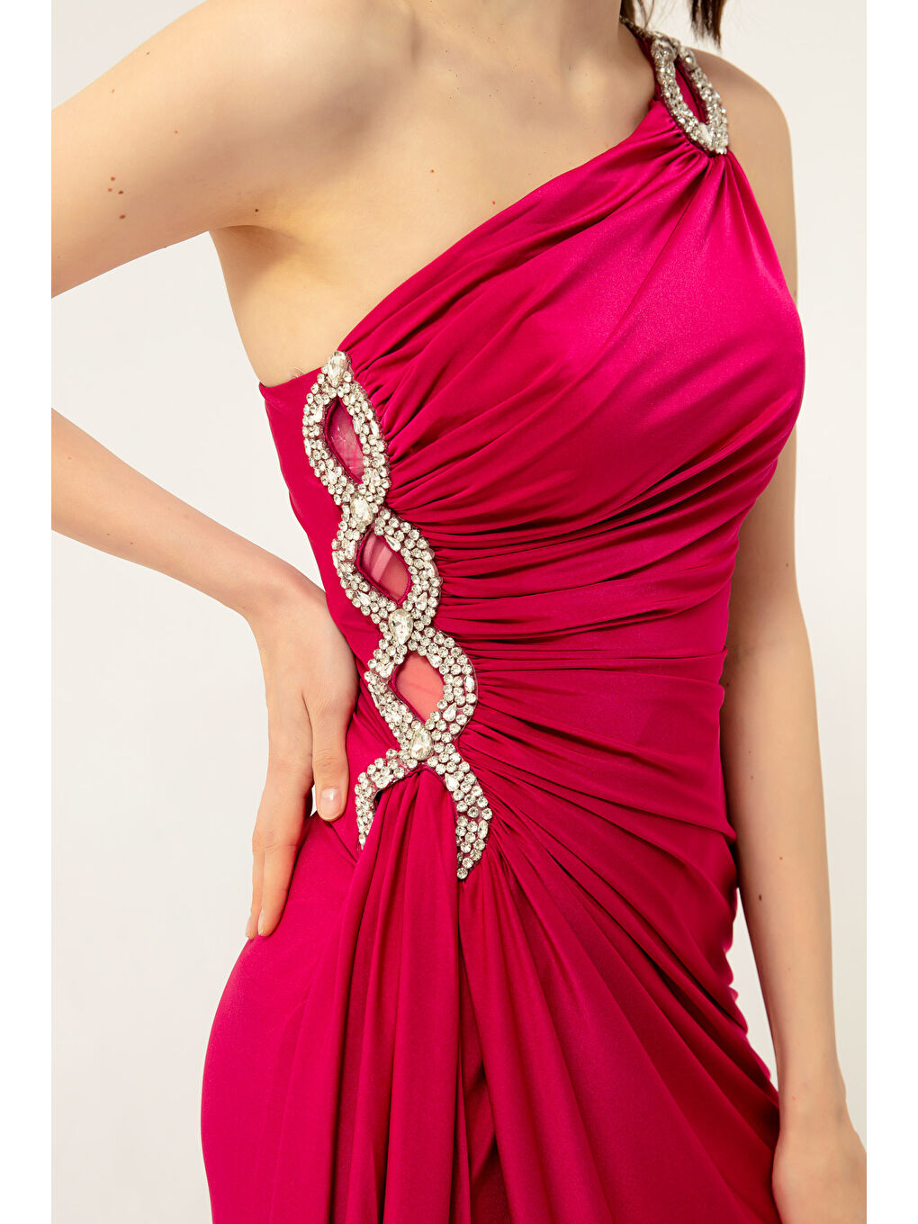 Kadın Fuşya Tek Omuzlu Taşlı Uzun Abiye Elbise-3