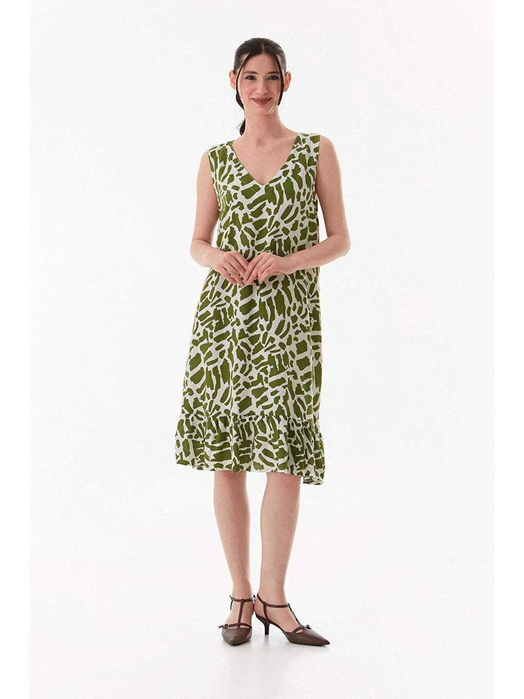 Yeşil Desenli V Yaka Eteği Fırfırlı Elbise