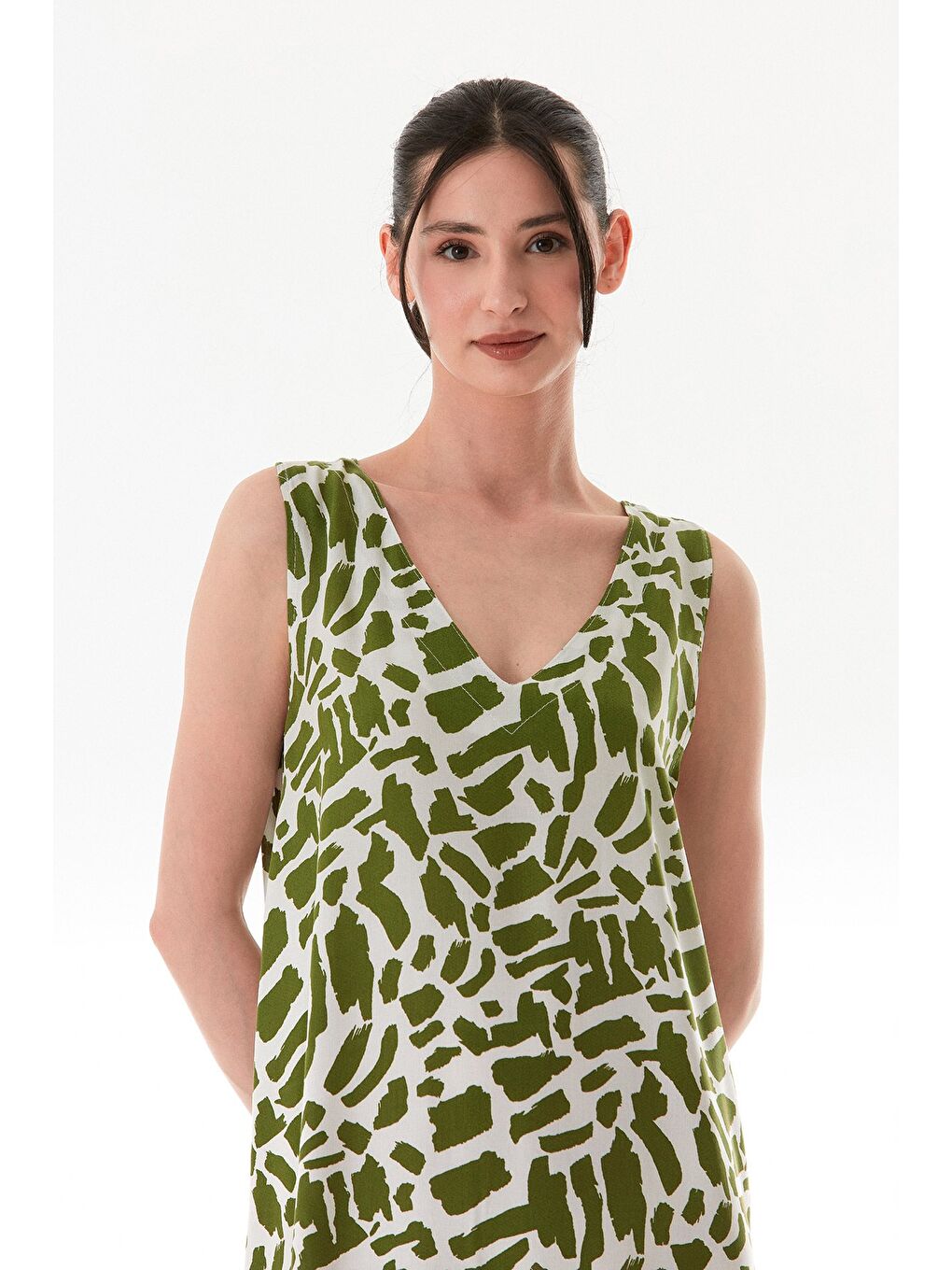 Yeşil Desenli V Yaka Eteği Fırfırlı Elbise-1