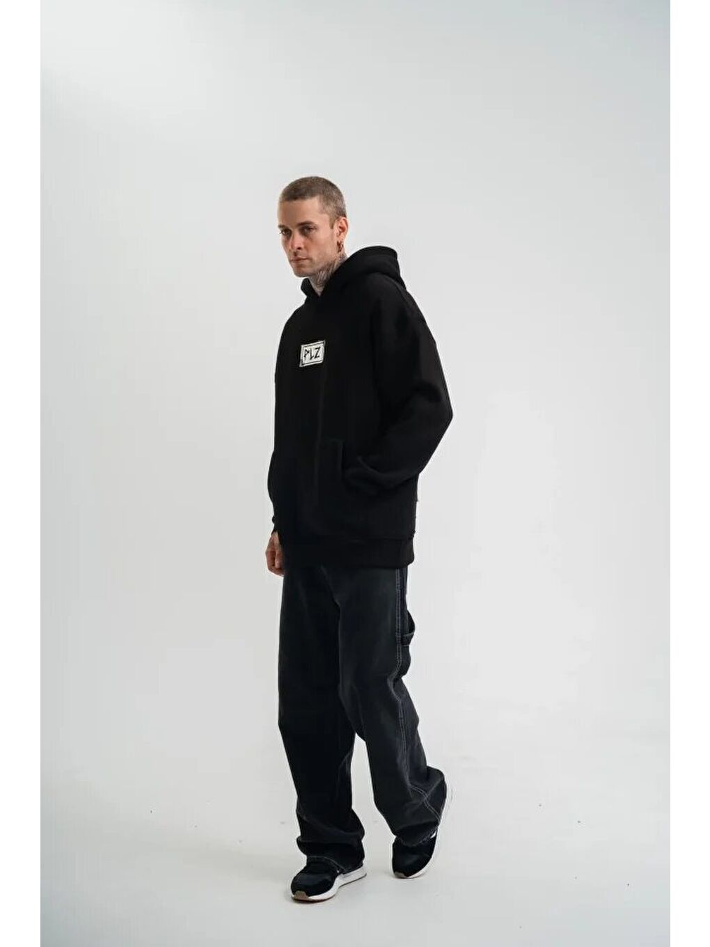 Siyah Unisex Kapüşonlu Uzun Kol Patchli Nakışlı Sweatshirt-1