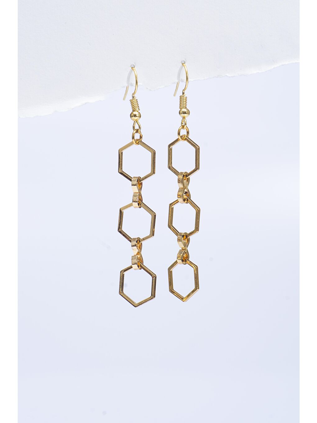 Sarı Geometrik Figürlü Sallantılı Minimal Küpe-1