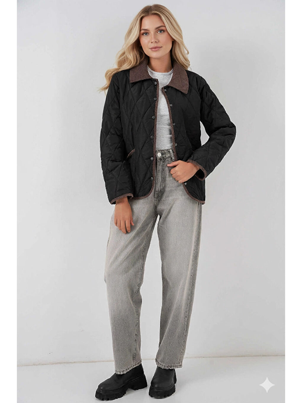 Kadın Siyah Çıt Çıt Kapamalı Kadife Detaylı Kapitone Mont HZL25W-BD152261-1