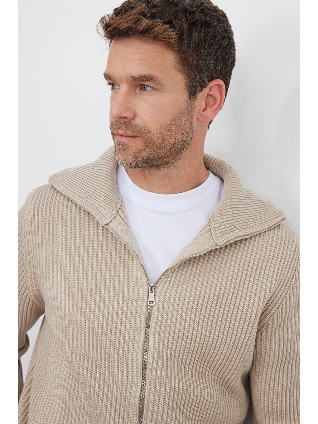Bej Erkek Slim Fit Dik Yaka Fermuarlı Vizon Düz Hırka-1