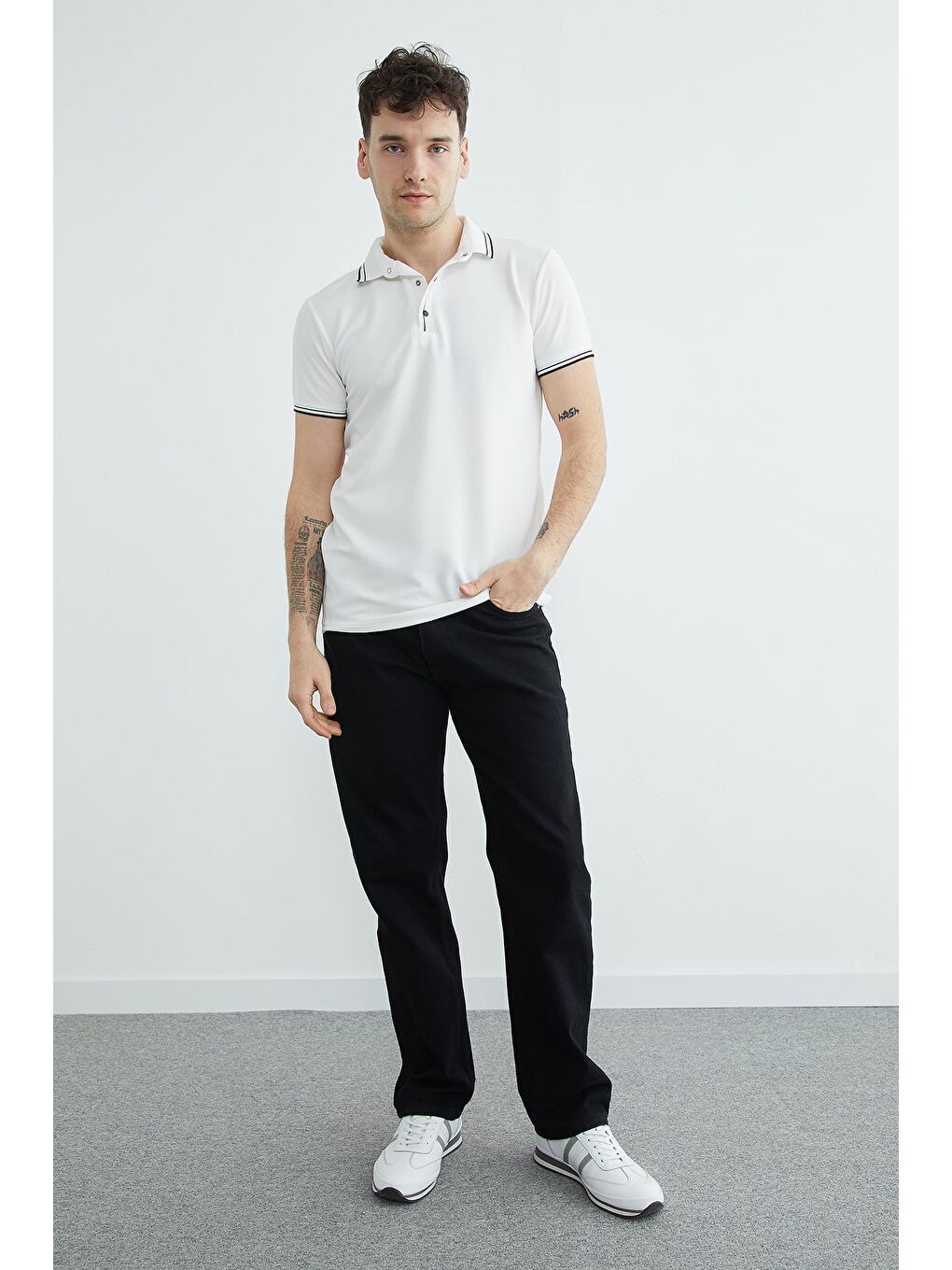 Beyaz Ribanalı Yarım Çıtçıtlı  Polo Yaka Tişört-2