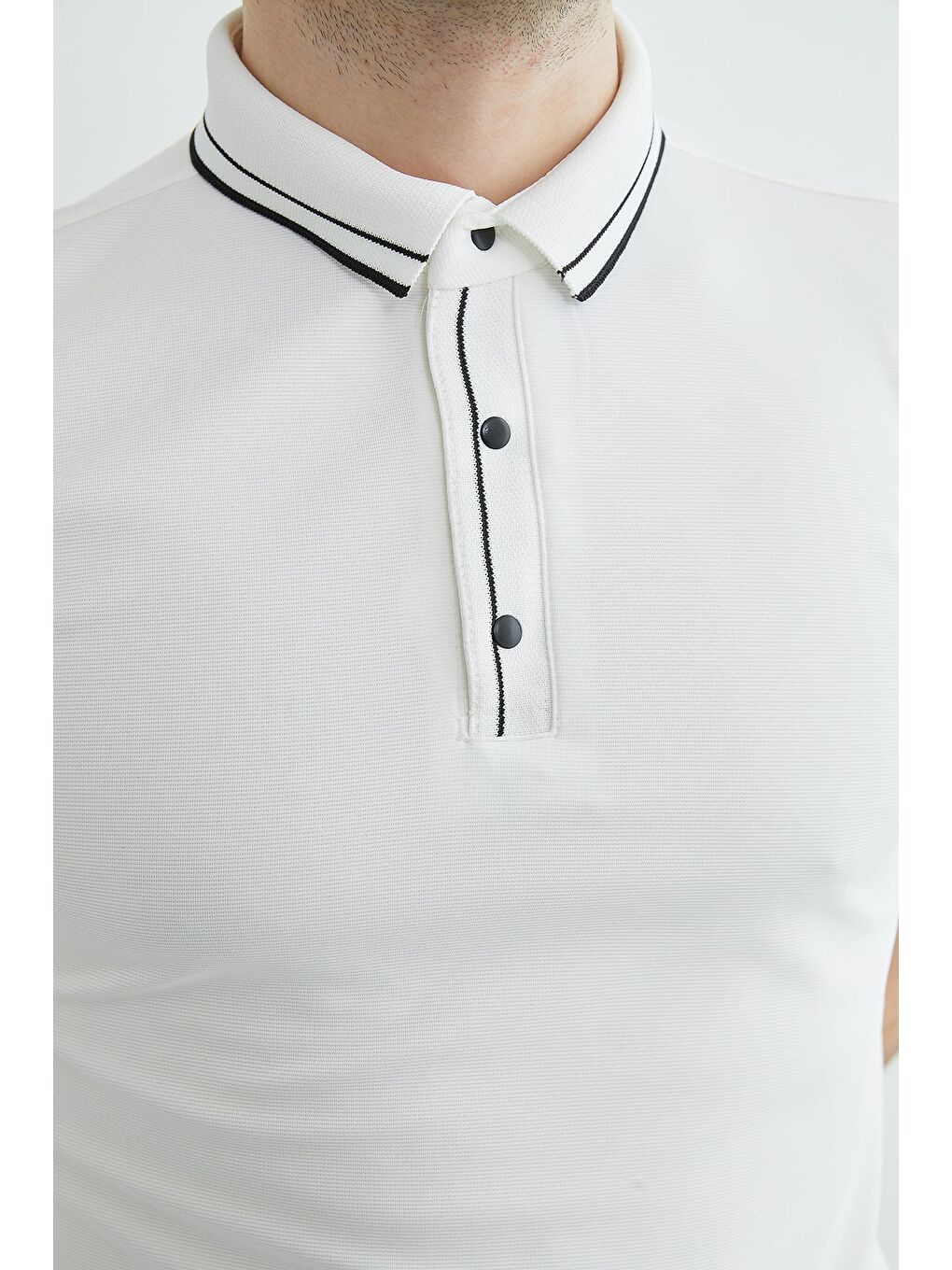 Beyaz Ribanalı Yarım Çıtçıtlı  Polo Yaka Tişört-4