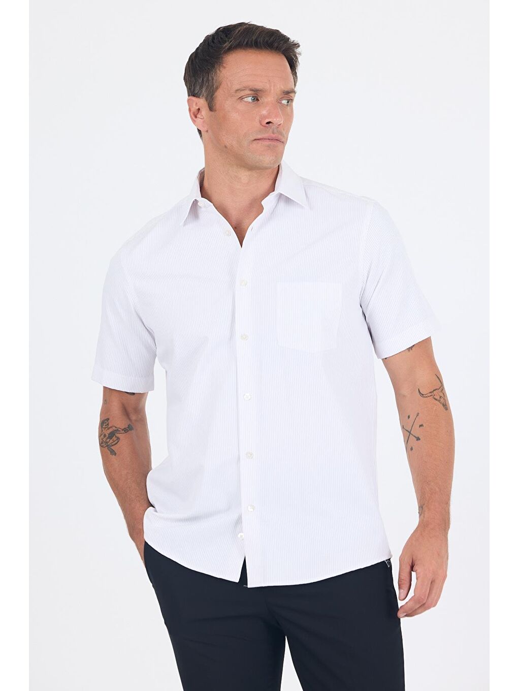 Beyaz Sert Yaka Kısa Kol Cepli Comfort Fit Cls Gömlek 1004250262