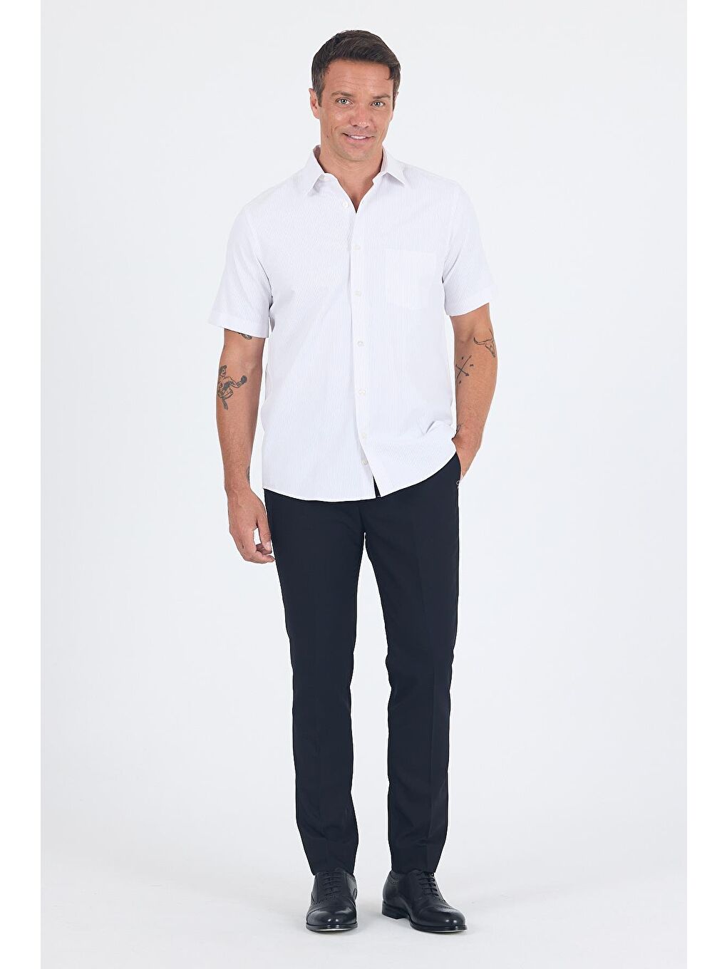 Beyaz Sert Yaka Kısa Kol Cepli Comfort Fit Cls Gömlek 1004250262-1