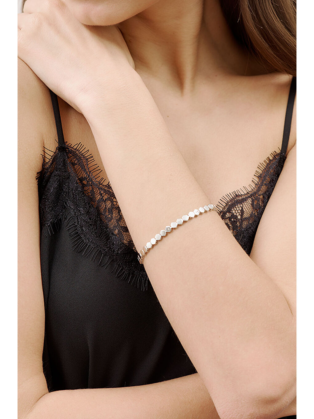 Gri Çokgen Detaylı Bileklik Gümüş