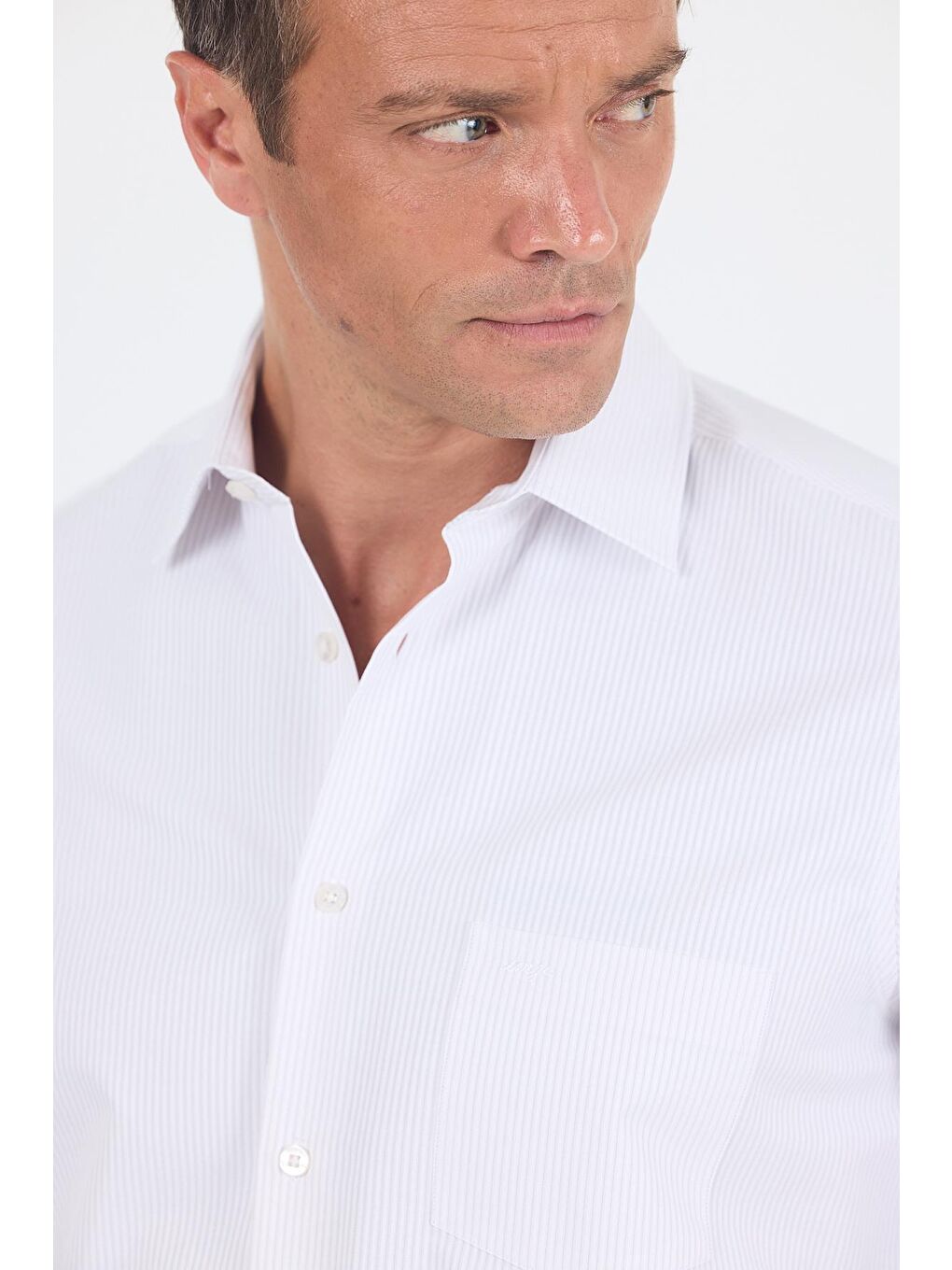 Beyaz Sert Yaka Kısa Kol Cepli Comfort Fit Cls Gömlek 1004250262-3