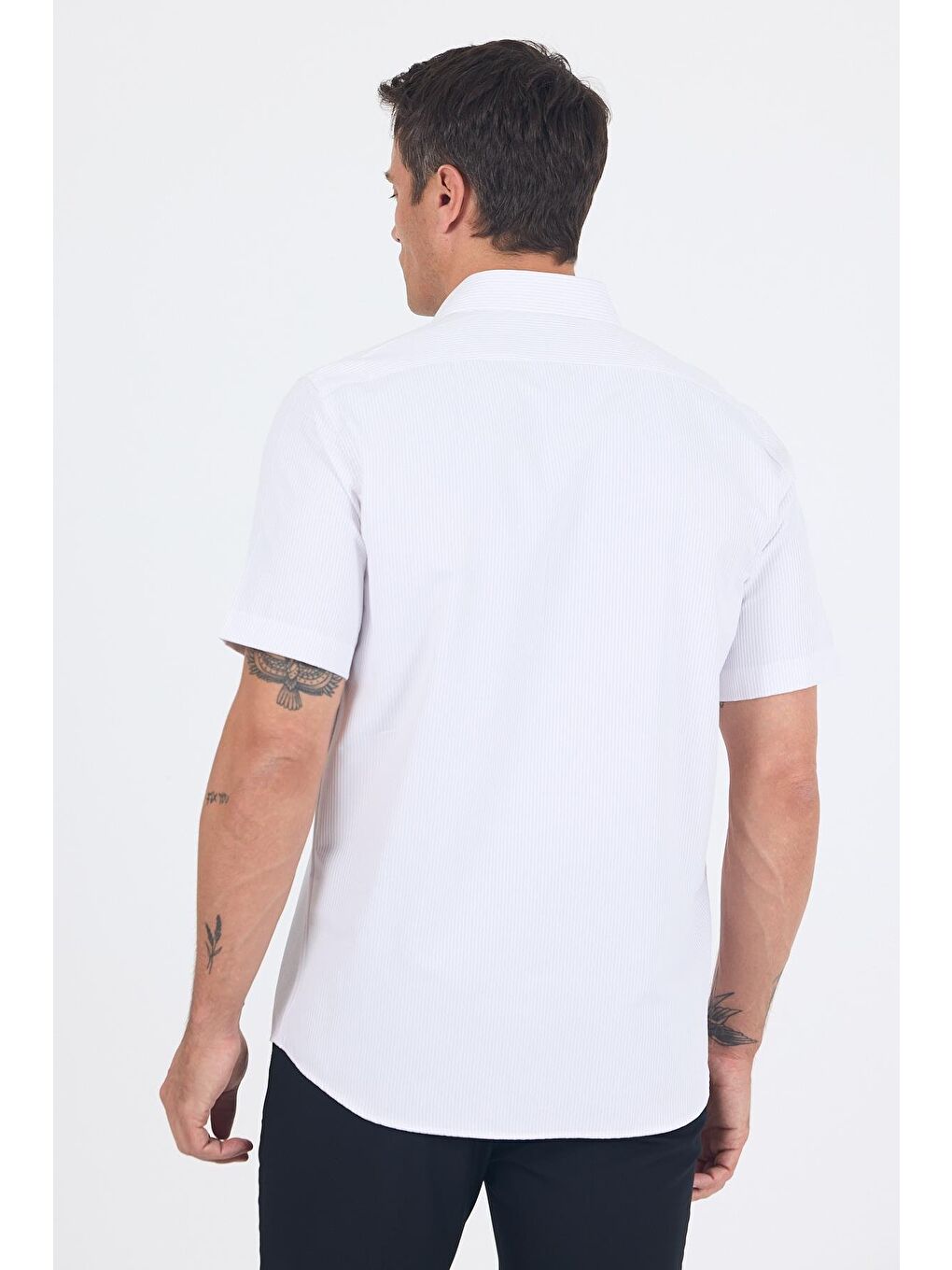 Beyaz Sert Yaka Kısa Kol Cepli Comfort Fit Cls Gömlek 1004250262-4