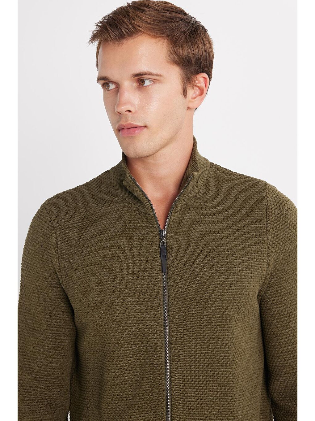 Erkek Standart Fit Normal Kesim Desenli Yarım Balıkçı Yaka Fermuarlı Açık Haki Renk Hırka-1