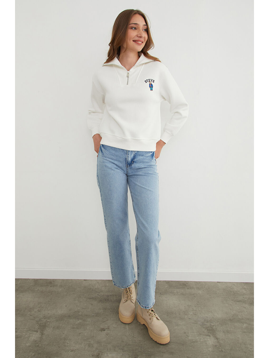 Ekru 3 İplik Ayıcık Nakışlı Yarım Fermuarlı Sweatshirt-2