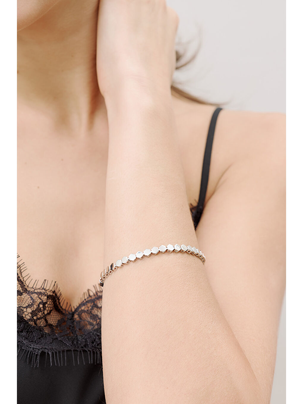 Gri Çokgen Detaylı Bileklik Gümüş-1