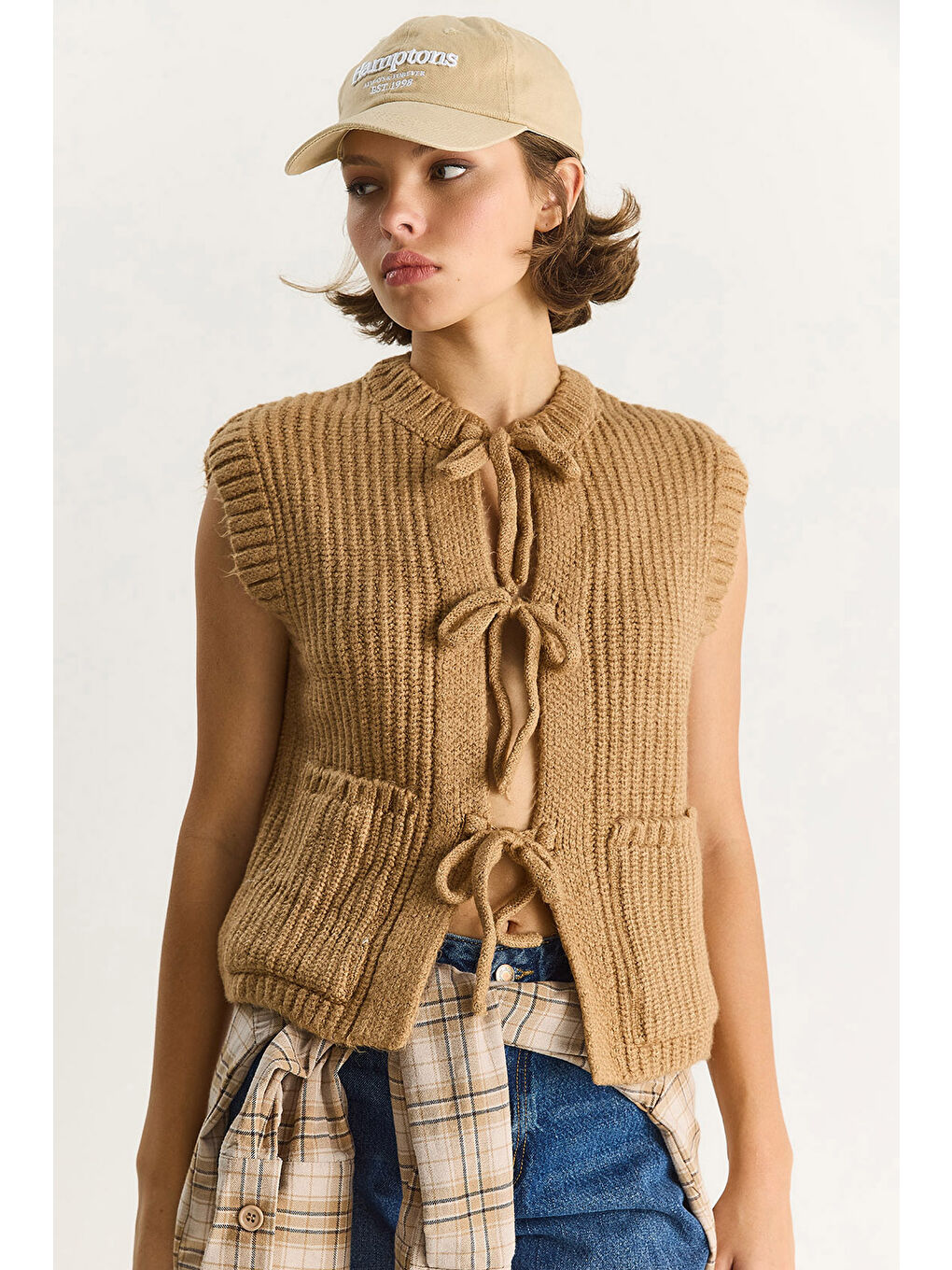 Kahverengi Kadın Önden Bağlamalı Cep Detaylı Triko Yelek