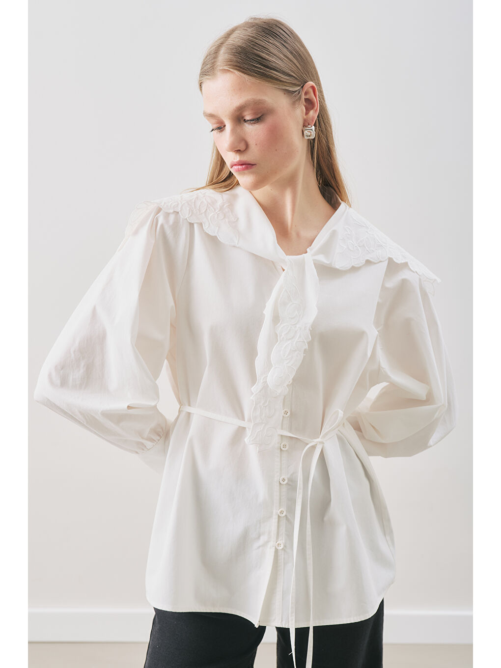 Nakışlı Geniş Yaka Gömlek Ekru-4