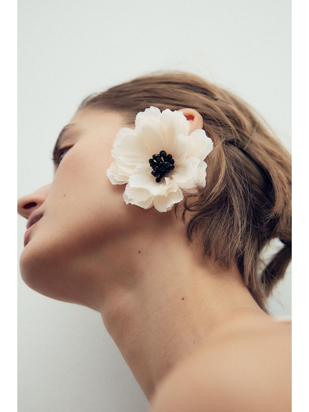 Beyaz Büyük Çiçek Küpe-2