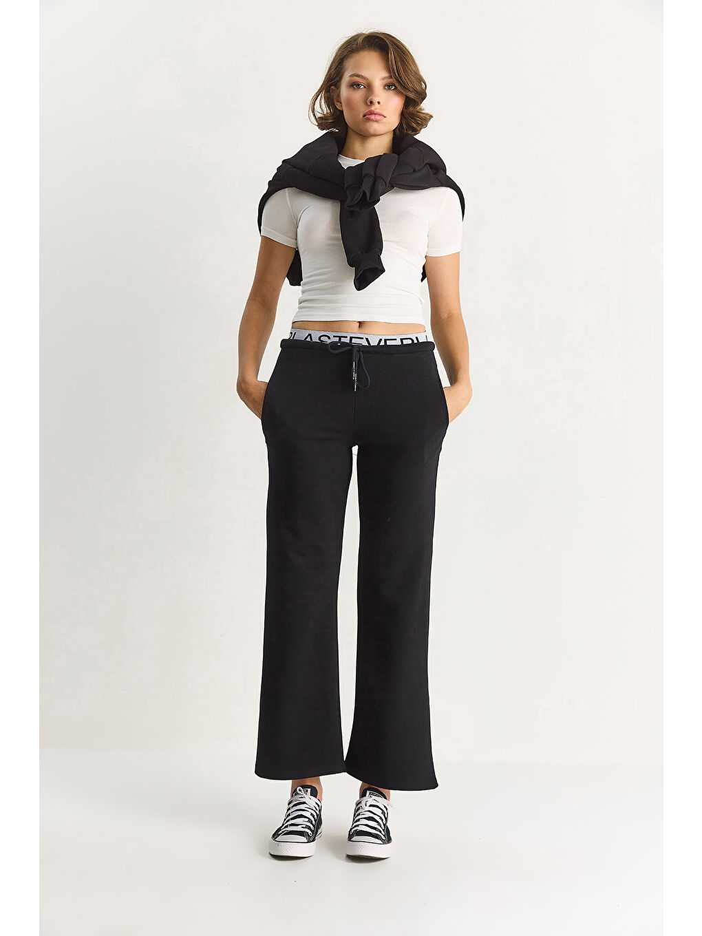 Siyah Kadın Beli Lastik Detaylı Bol Paça Eşofman Altı-1