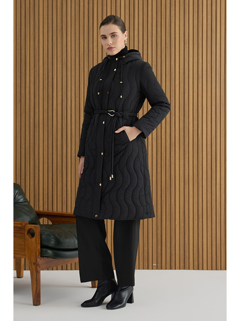 Siyah Beli Lastik Ayarlı Mont