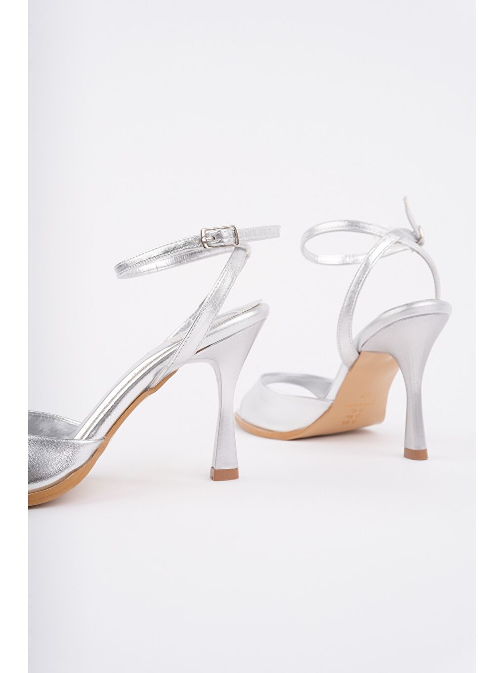 Gri CHARLOT Bilekten Bağlamalı Kadın İnce Topuklu Ayakkabı-2