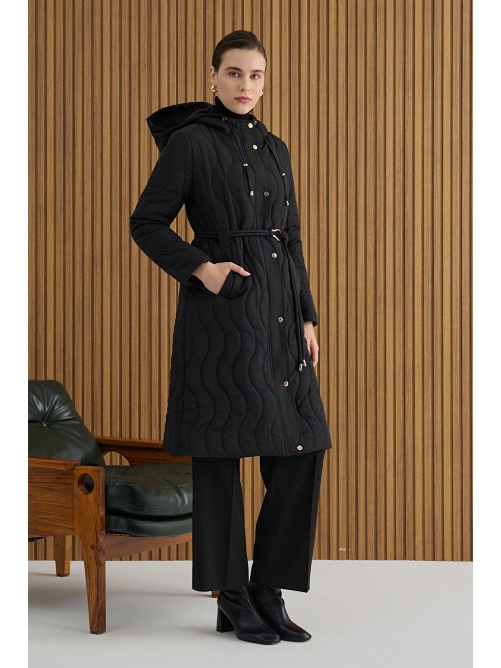 Siyah Beli Lastik Ayarlı Mont-1