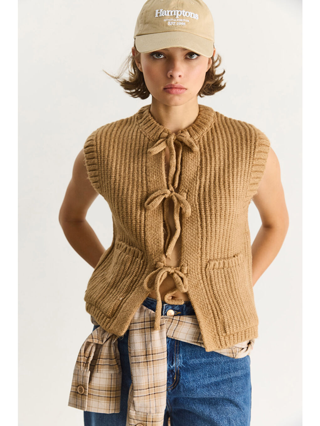 Kahverengi Kadın Önden Bağlamalı Cep Detaylı Triko Yelek-3