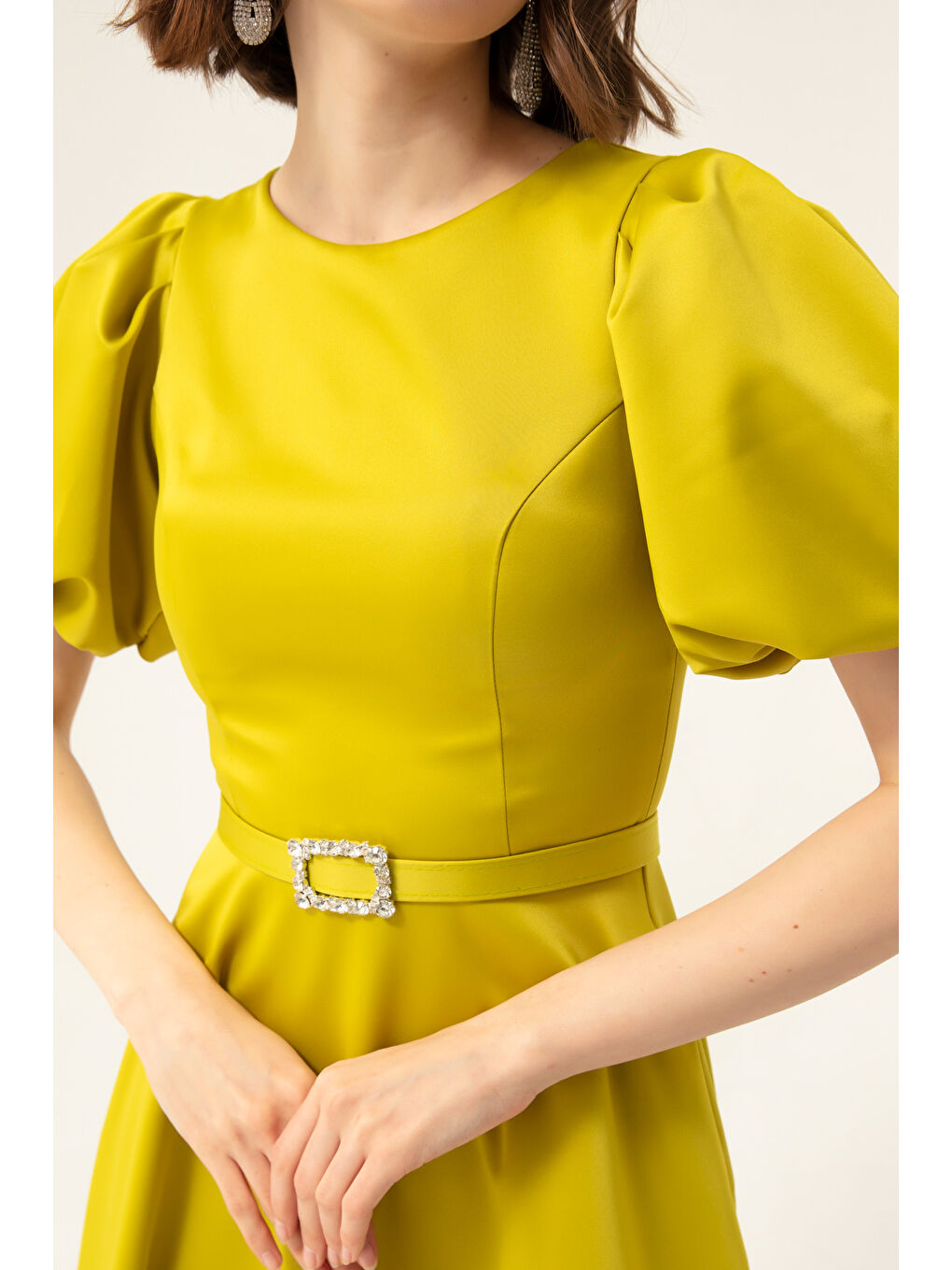 Kadın Fıstık Yeşili  Balon Kollu Taşlı Kemerli Mini Saten Abiye Elbise-3