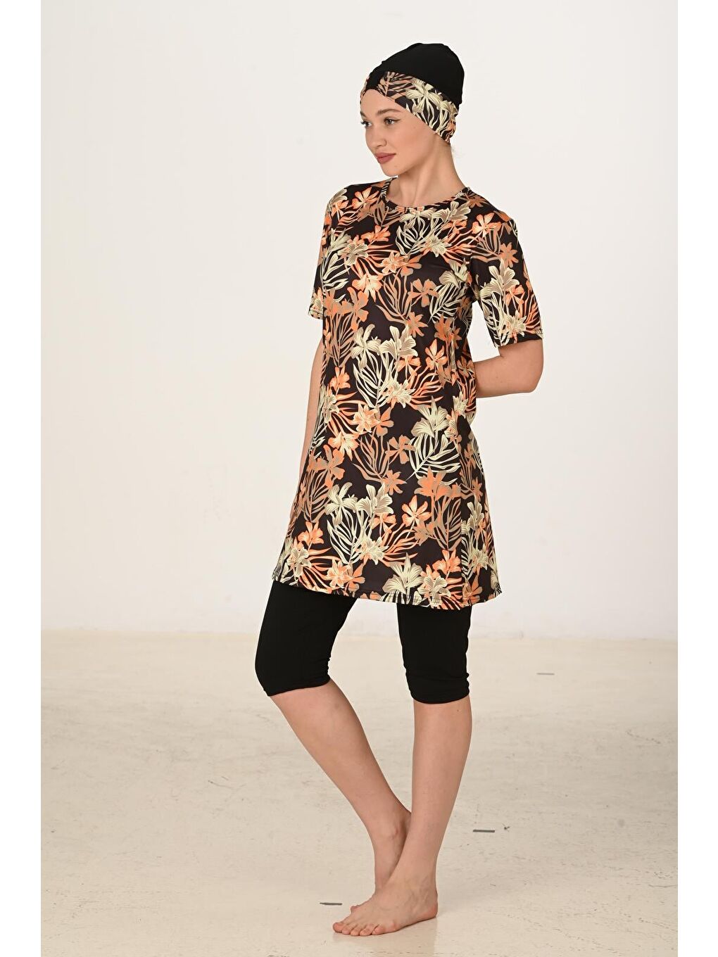 Siyah Yarım Kapalı Elastanlı Tesettür Mayo 3457-5