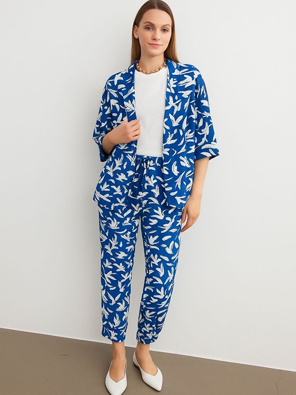 Kadın Mavi Beyaz Desenli Kimono Gömlek Pantolon Takım