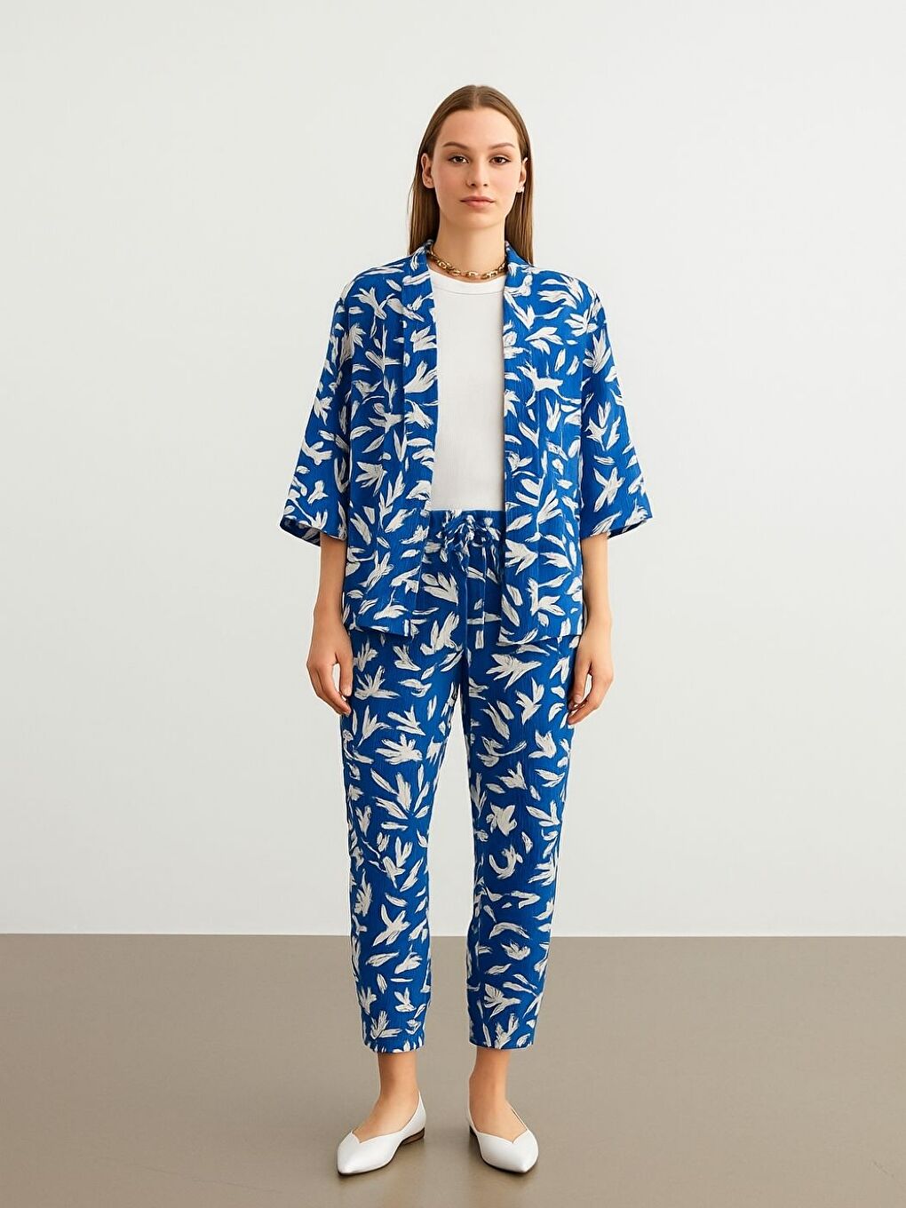 Kadın Mavi Beyaz Desenli Kimono Gömlek Pantolon Takım-1