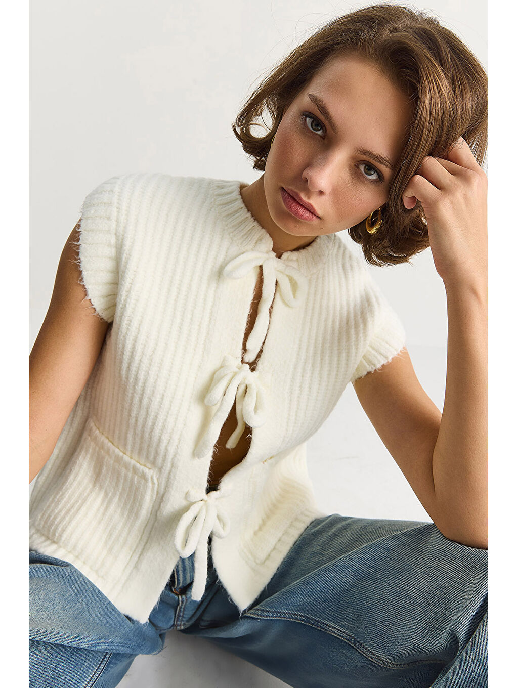 Beyaz Kadın Önden Bağlamalı Cep Detaylı Triko Yelek