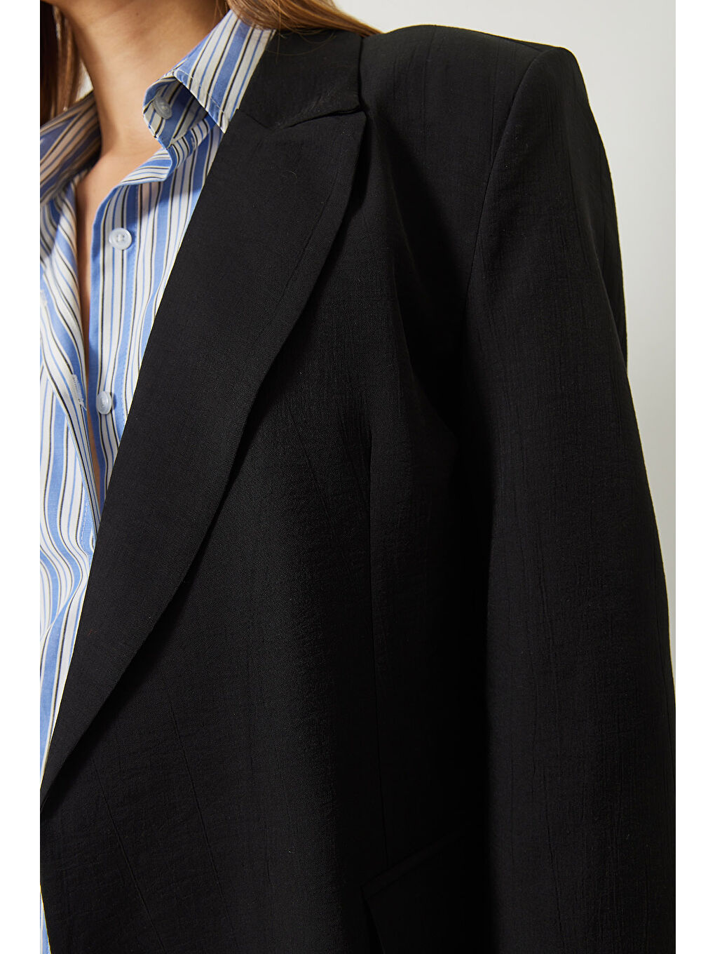 Siyah Kadın Vatkalı Astarı Çizgili Çilek Kumaş Blazer Ceket-6