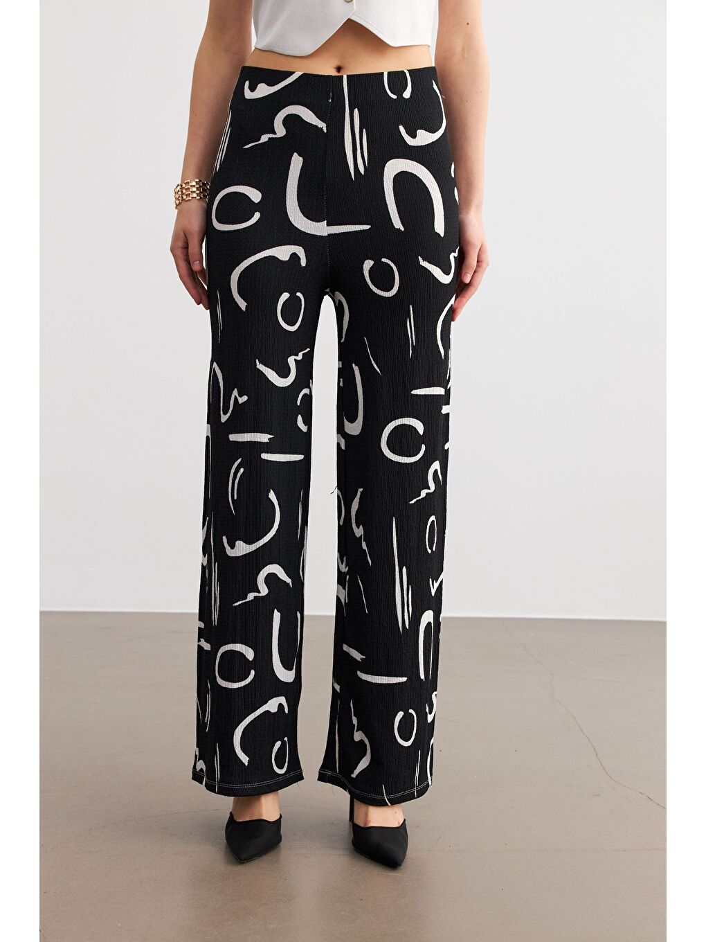Kadın Siyah Desenli Boru Paça Pantolon