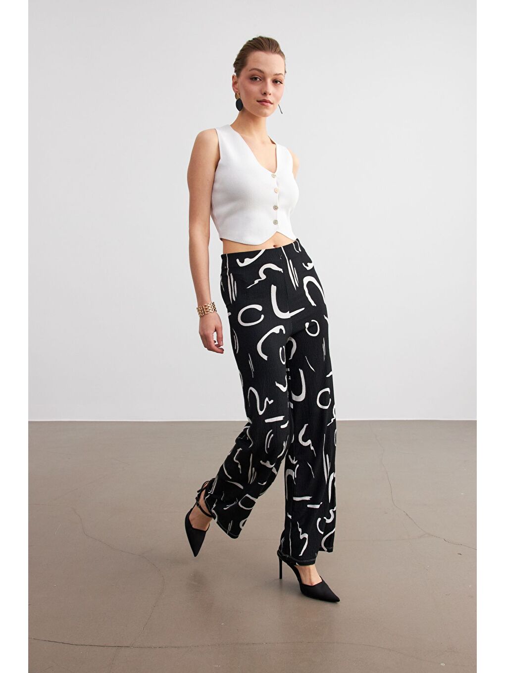 Kadın Siyah Desenli Boru Paça Pantolon-4