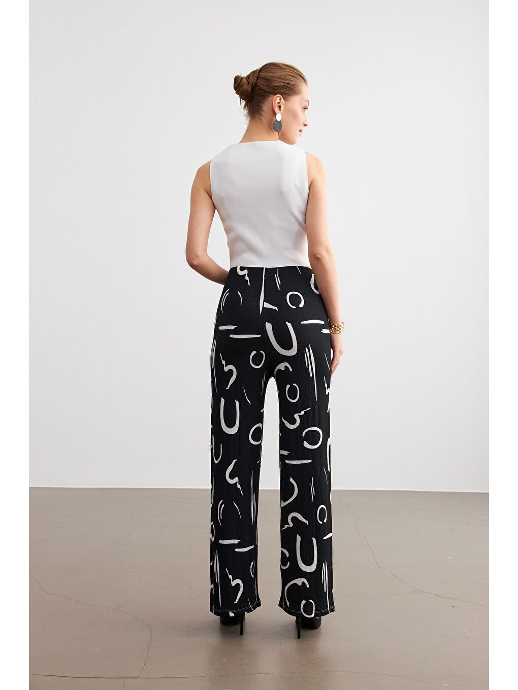 Kadın Siyah Desenli Boru Paça Pantolon-5