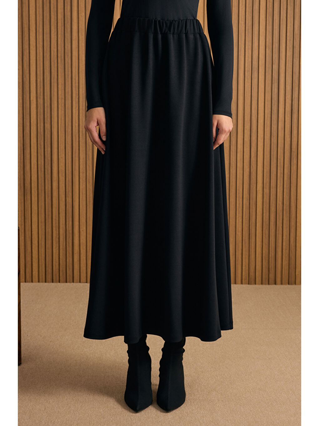 Siyah Beli Lastikli Örme Kloş Etek-3