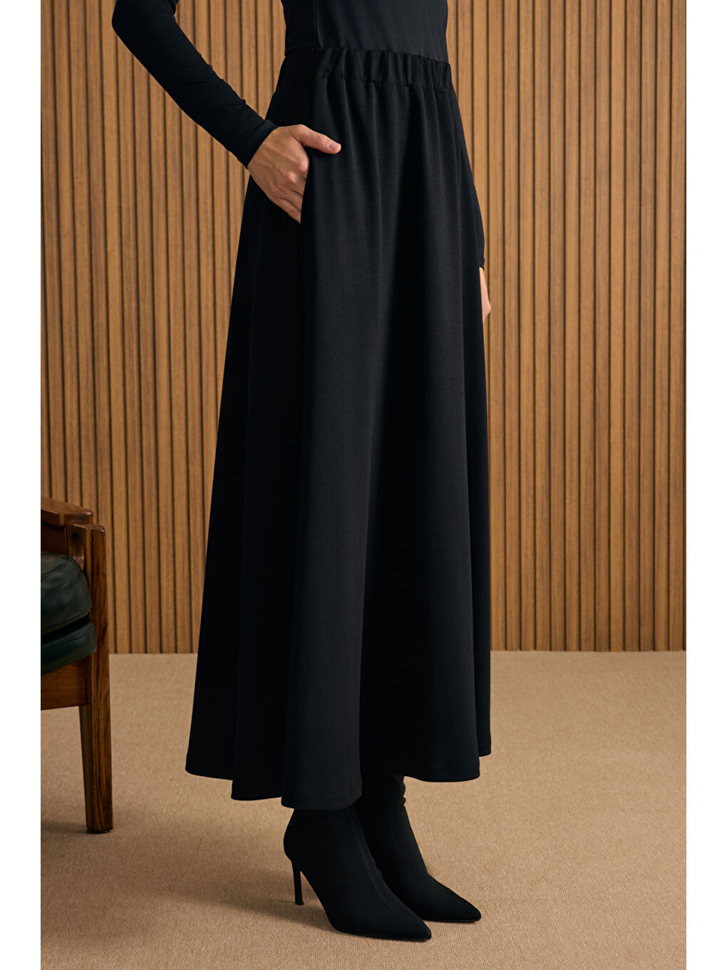 Siyah Beli Lastikli Örme Kloş Etek-4