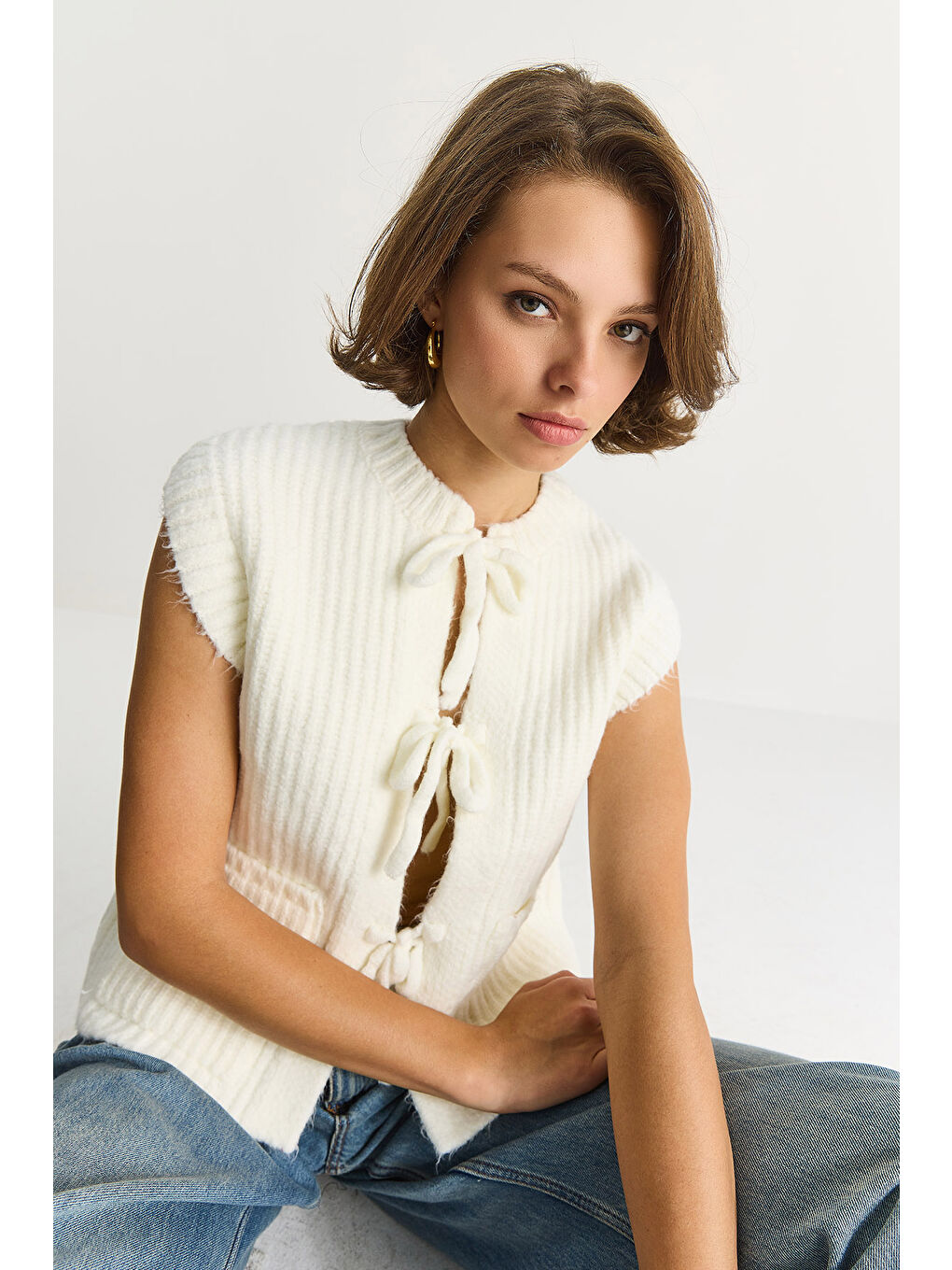 Beyaz Kadın Önden Bağlamalı Cep Detaylı Triko Yelek-2