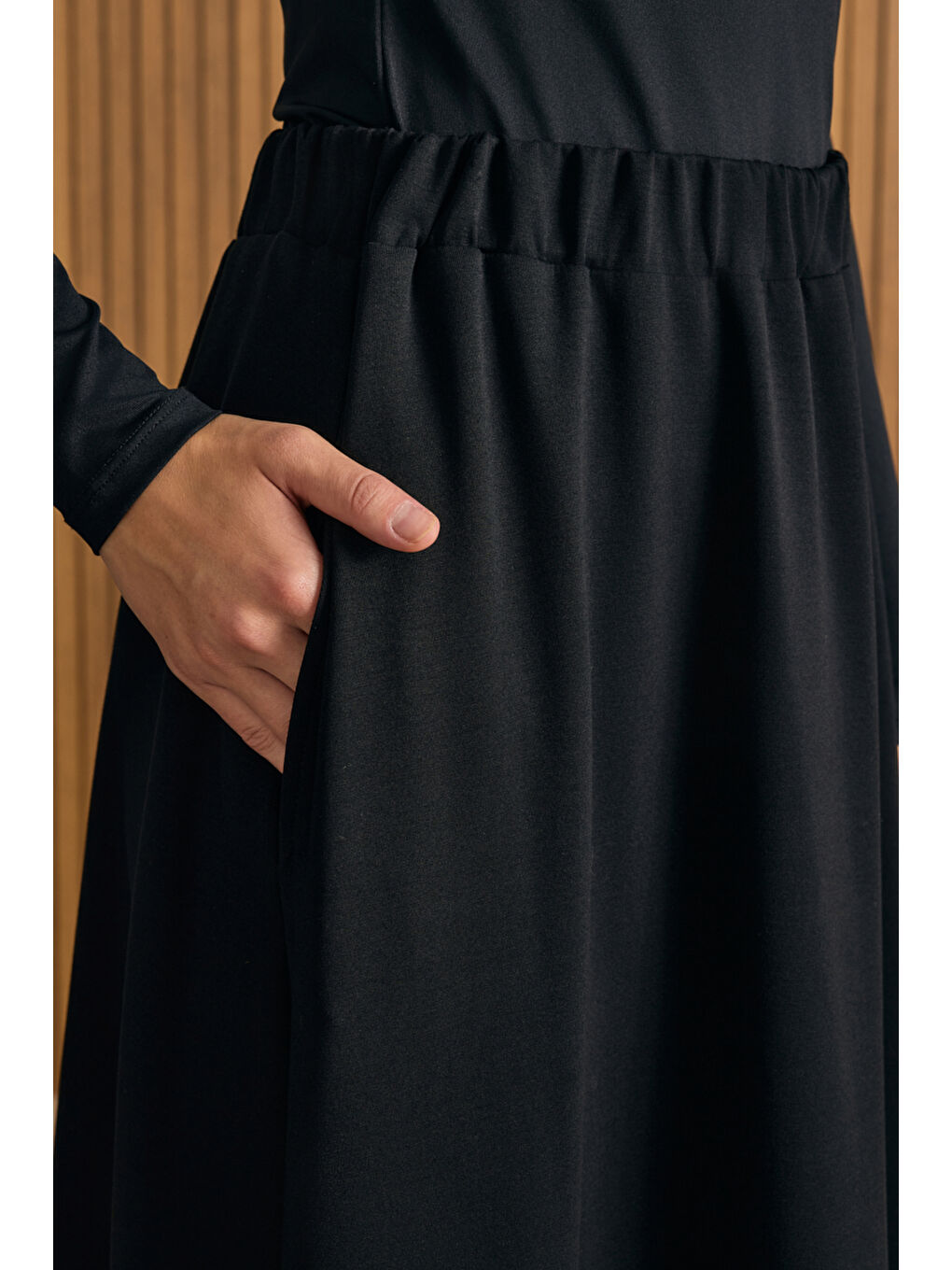 Siyah Beli Lastikli Örme Kloş Etek-5