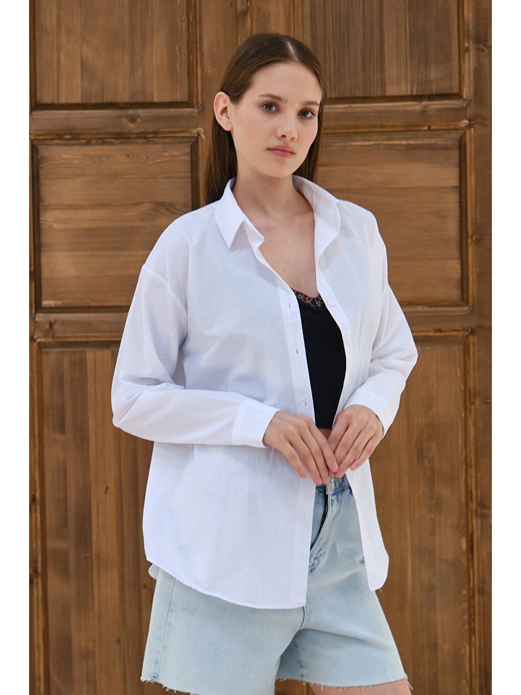 Beyaz Kadın Oversize Gömlek Uzun Kollu Düğmeli Salaş Günlük Basic Gömlek-2
