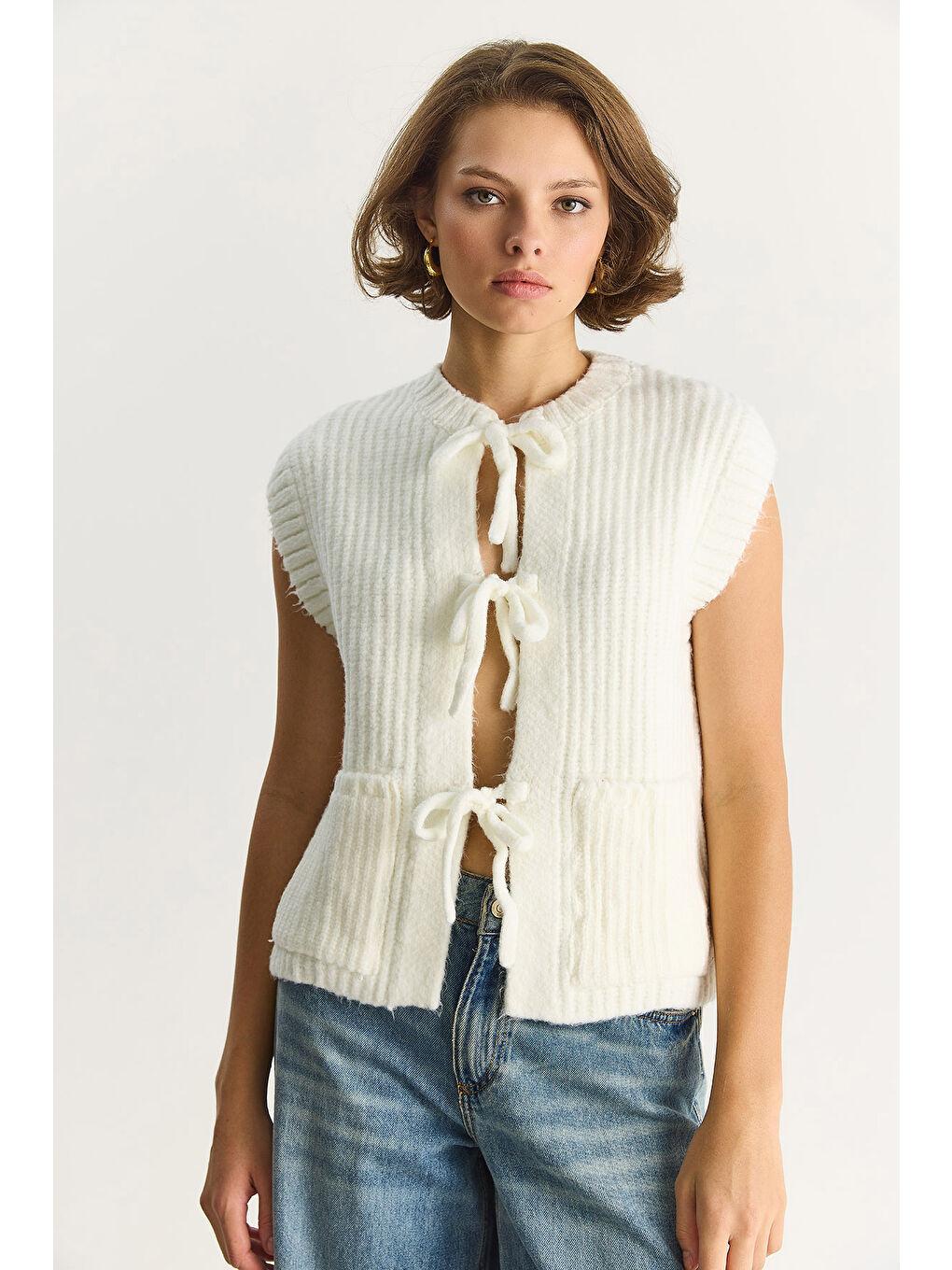 Beyaz Kadın Önden Bağlamalı Cep Detaylı Triko Yelek-3