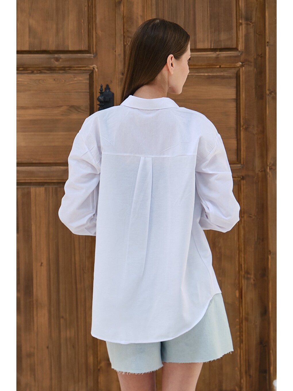 Beyaz Kadın Oversize Gömlek Uzun Kollu Düğmeli Salaş Günlük Basic Gömlek-3