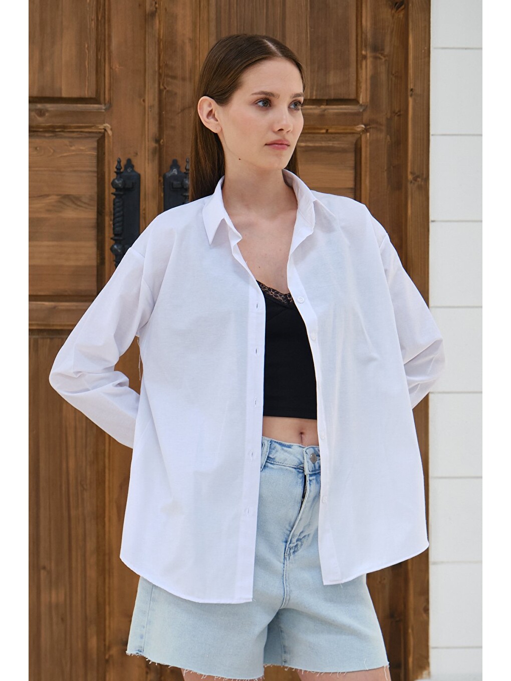 Beyaz Kadın Oversize Gömlek Uzun Kollu Düğmeli Salaş Günlük Basic Gömlek-4