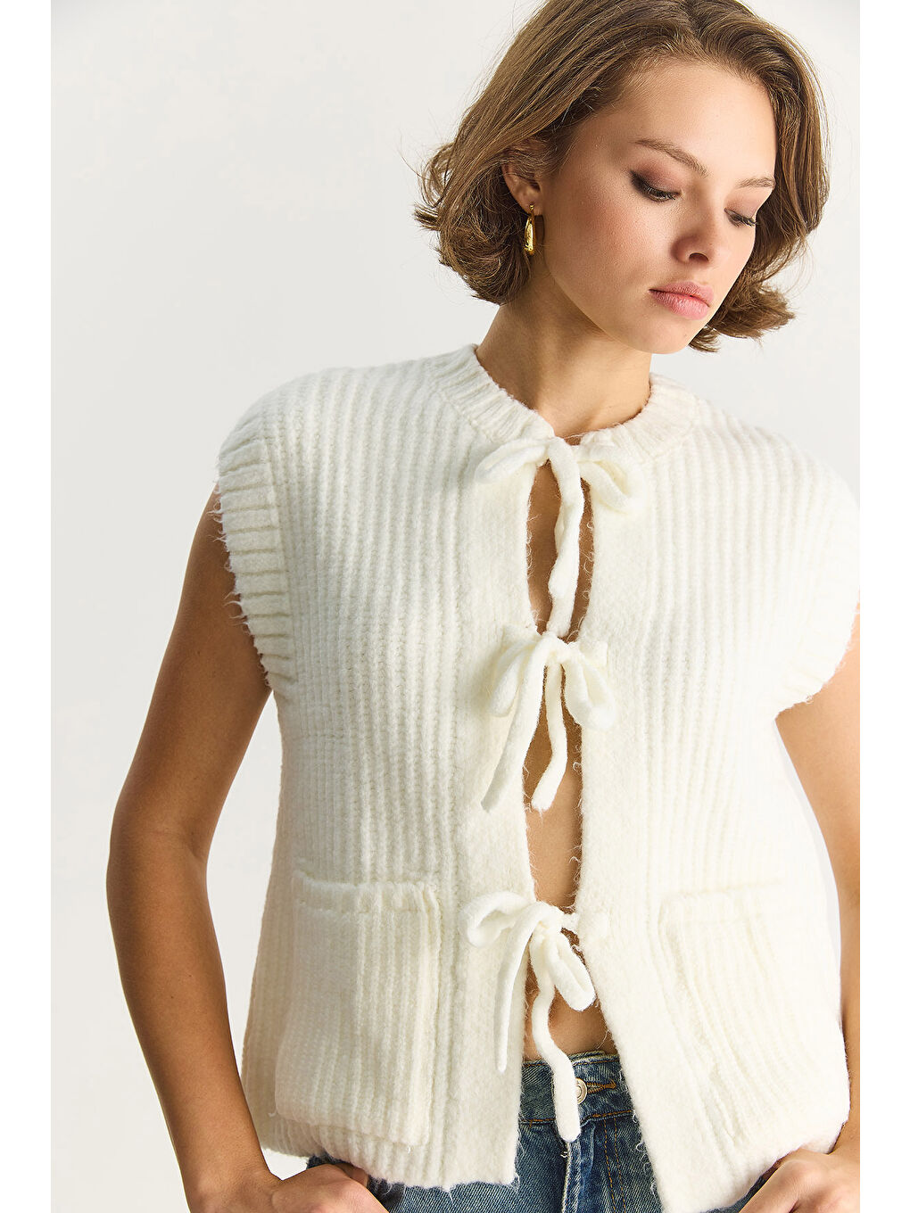 Beyaz Kadın Önden Bağlamalı Cep Detaylı Triko Yelek-4