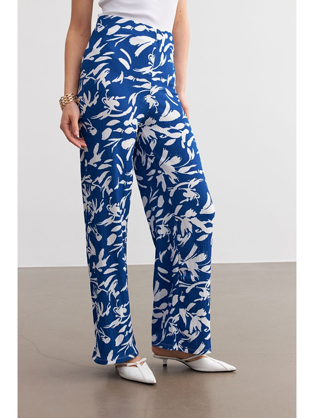 Kadın Mavi Beyaz Desenli Boru Paça Pantolon-5