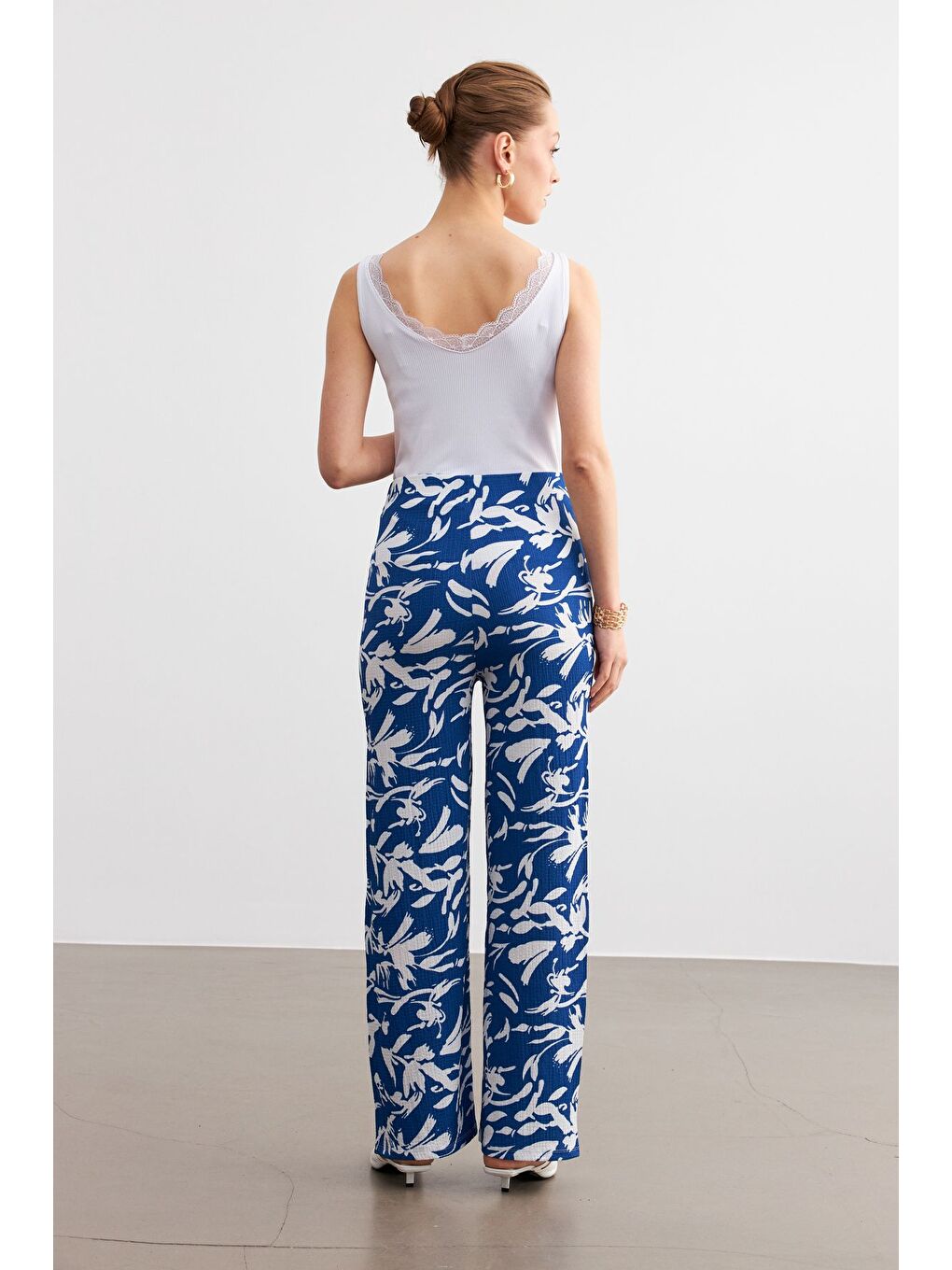 Kadın Mavi Beyaz Desenli Boru Paça Pantolon-6
