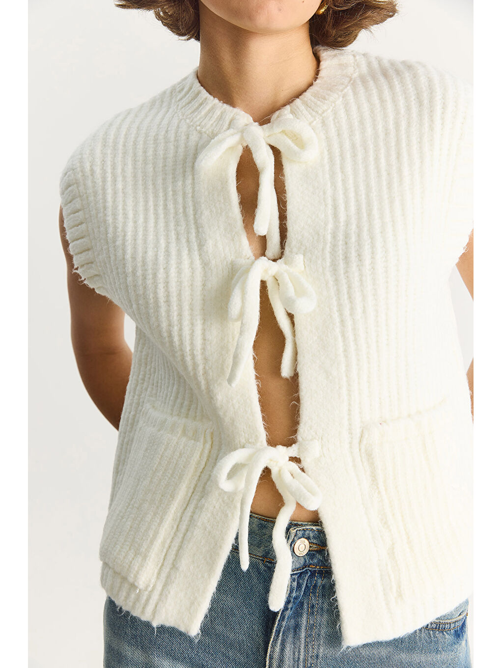 Beyaz Kadın Önden Bağlamalı Cep Detaylı Triko Yelek-5